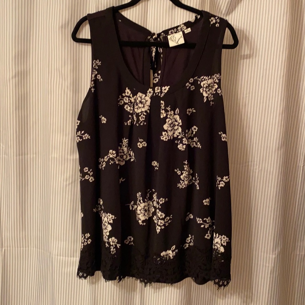 Women’s floral tank top with lace detailing